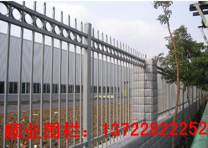 供应铁艺栅栏锌钢护栏锌钢栏杆铁艺护栏热镀锌喷塑围墙栏杆