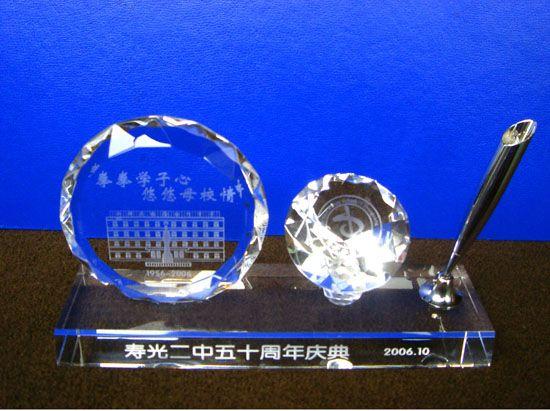 供应广州水晶礼品厂家定做、办公水晶摆件纪念品定做、广州会议纪念品定做