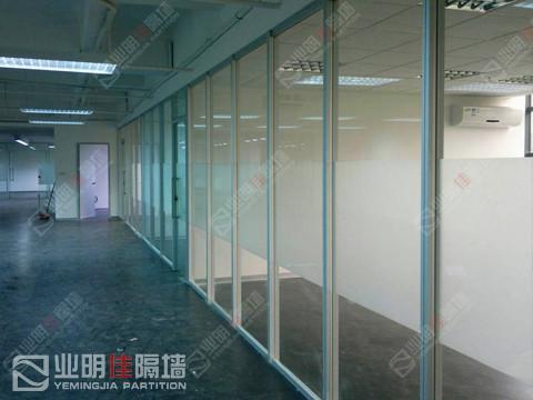 供应办公单层钢化玻璃隔断墙，北京业明佳12MM钢化玻璃高隔间