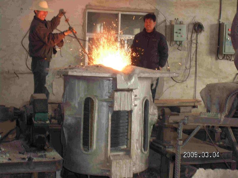 小型铝壳中频熔炼炉图片