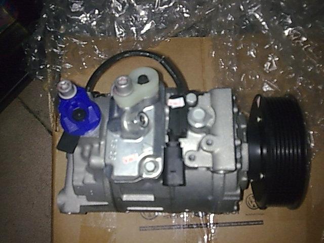供应奥迪A8汽车压缩机冷气泵配件图片