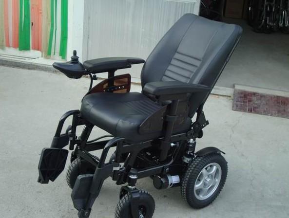 上海威之群1018豪华皮革版电动轮椅批发