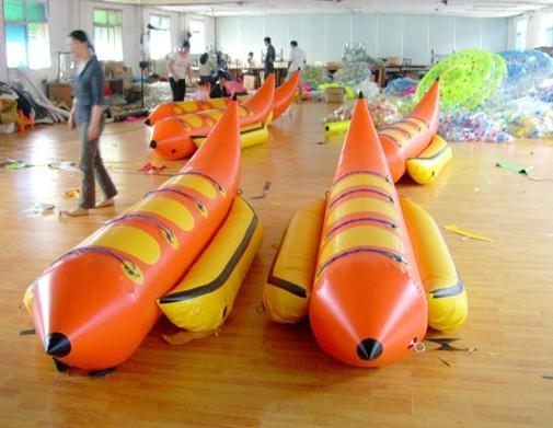 水上儿童娱乐香蕉船充气池跳床滑梯批发