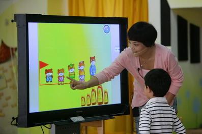 供应幼儿园专用智能触控白板一体机图片
