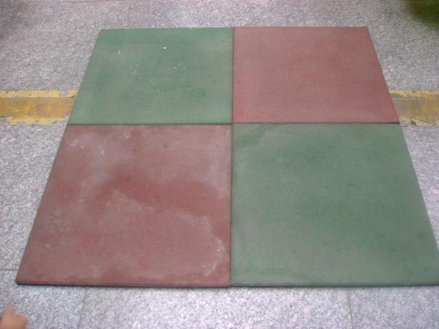 幼儿园橡胶地砖，幼儿园滑梯地垫、儿童彩色安全橡胶垫。