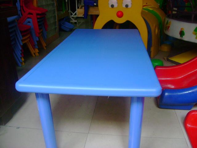 供应山东幼儿园塑料桌椅防火板桌张店儿童书写黑板午睡床