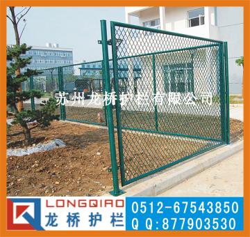 供应龙桥护栏专业生产/常熟围墙浸塑护栏网/常熟围墙浸塑铁丝网