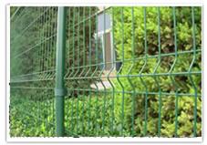 侵塑护栏网各种栅栏供应侵塑护栏网，各种栅栏定制生产加工。