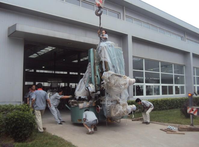 供应北京朝阳国贸大型机械吊装搬运，大型机械设备吊装图片