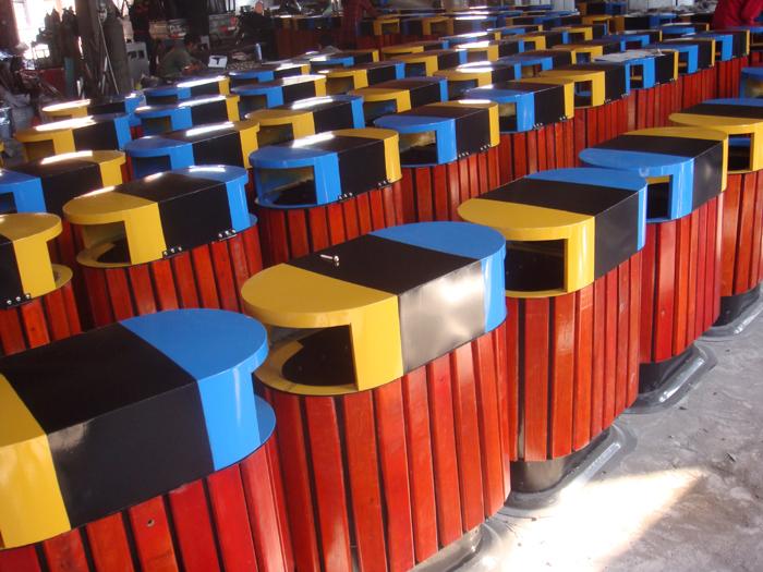 供应钢木垃圾桶生产厂家，专业供应垃圾箱，果皮箱批发