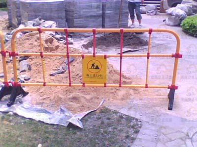 供应PVC道路施工安全防护围栏  塑料铁马 施工护栏