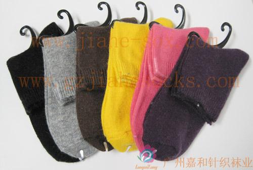 广州市中长筒羊毛袜袜子供应商男羊毛厂家供应中长筒羊毛袜袜子供应商男羊毛