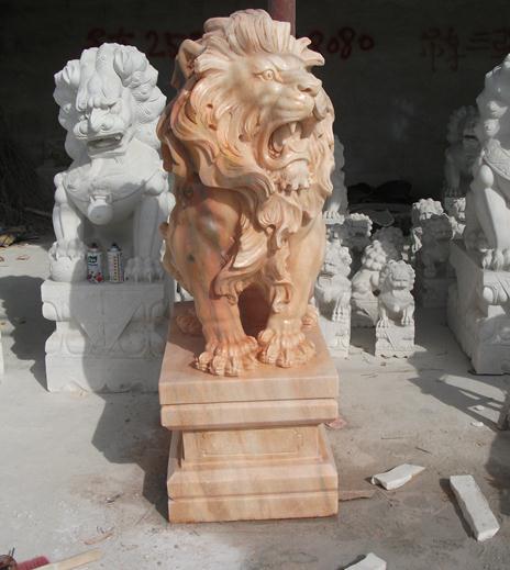 供应沈阳市汉白玉石狮雕塑/动物石雕/晚霞红狮子石雕厂家