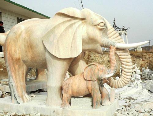 供应石雕大象汉白玉石雕大象青石石雕大象-富侨石雕大象厂山东石雕大象