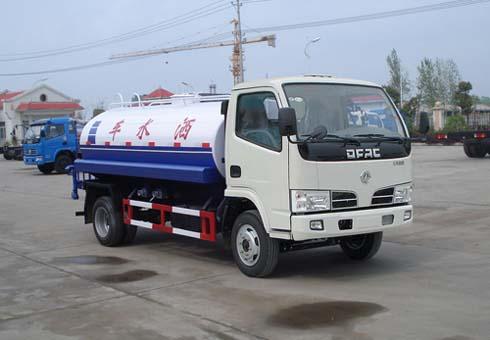 新疆巴音郭楞蒙古自治州工厂重工洒水车,路面洒水车