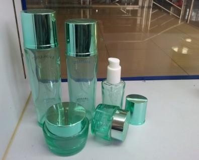 供应日化玻璃套装瓶，化妆品包装