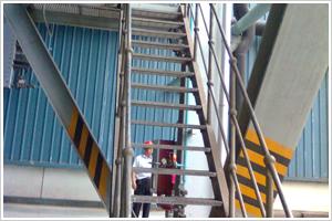 供应防滑前护板钢格板、钢格板吊顶、钢格板梯子。