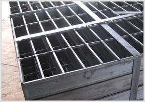 供应专业生产各种钢格板格栅板、浸塑钢格板、高强度钢格板。