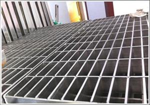 供应热镀锌对插钢格板、电厂钢格板、炼油厂钢格栅。