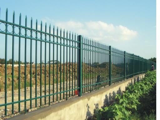 供应优质低价园林场区防护护栏网