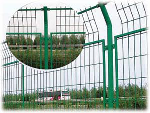 供应优质低价园林场区防护护栏网