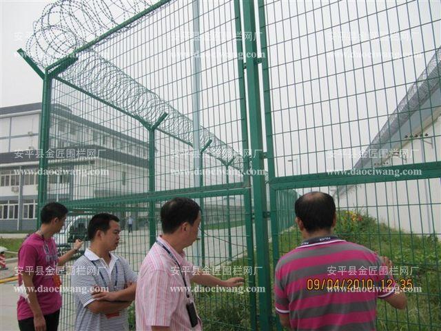 供应上海防护网/护栏/网片栅栏价格