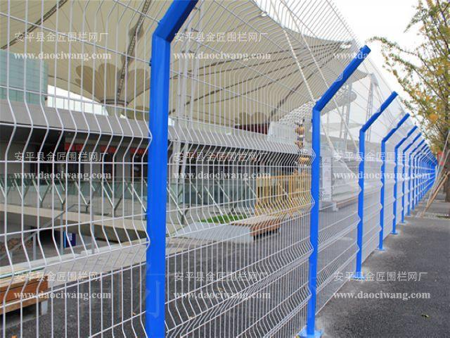 D型柱围栏网供应D型柱围栏网，D型柱隔离网护栏，世博园围网厂家，上海护栏网