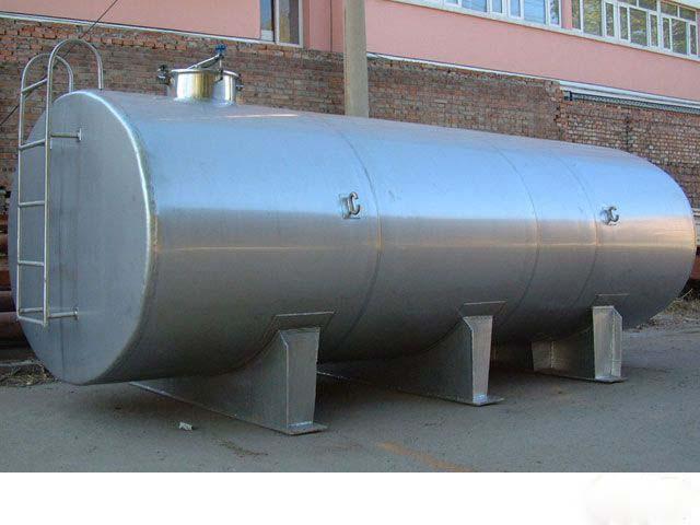 供应不锈钢圆柱型水箱