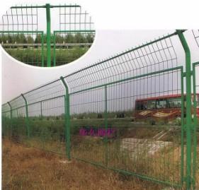 供应中国公路护栏网厂区围栏铁丝护栏网