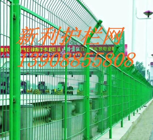 云南昆明新利筛网厂集生产销售供应高速公路护栏网机场护栏网铁路护栏