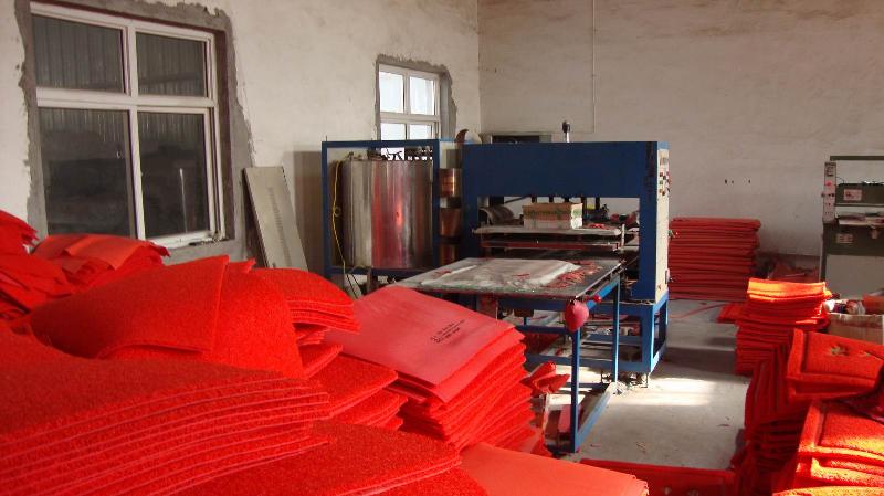 供应pvc塑料喷丝地毯生产设备祥坤塑机