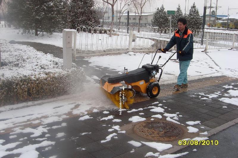 供应微型步道扫雪机经销商，城市街道、便道冬季除雪的优质除雪工具