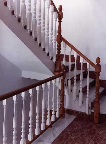 供应上海金山实木楼梯室内楼梯，金山哪里有做楼梯的，哪里的最便宜