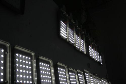 供应30W大功率LED白光路灯道路照明路灯