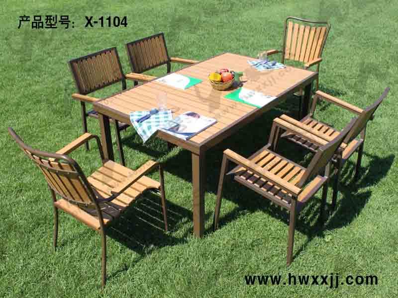 供应北京户外环保木桌椅图片
