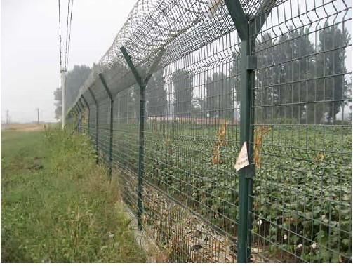 柳州市护栏网报价厂家供应护栏网报价，护栏网生产，护栏网批发