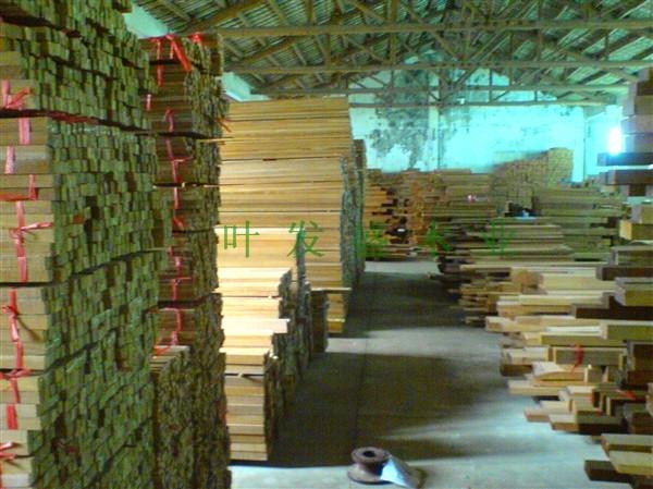 供应橡胶木板材进口报关橡胶木进口代理图片