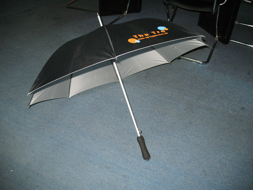 供应高档纤维骨伞新款雨伞，珠海纤维骨铝中棒高级雨伞，银行促销伞