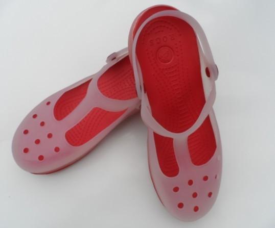 供应北京大康国际鞋城畅销最流行洞洞鞋