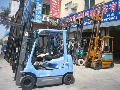 供应广州3吨电动叉车租赁价格图片