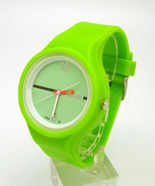 深圳手表厂供应新款果冻表，硅胶表，休闲时尚，大方创意，可做礼品用