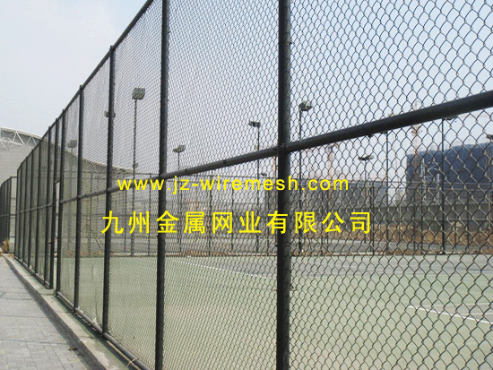 供应大连高尔夫球场护栏 丹东运动场栅栏 网球场围网 篮球场隔离网图片