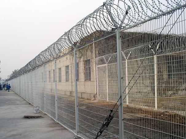 供应监狱护栏网 监狱护栏网规格 监狱护栏网有哪几种？