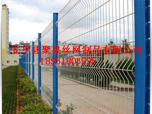 供应三角折弯护栏网 加强弯护栏网 北京护栏网