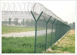 机场护栏网,机场防护护栏网,机场封闭隔离网栏,志何机场护栏网,图片
