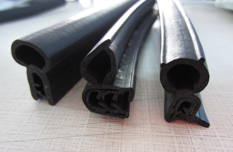 供应 PVC包钢片保护胶条 防撞胶条 PVC包钢片保护胶条 防撞