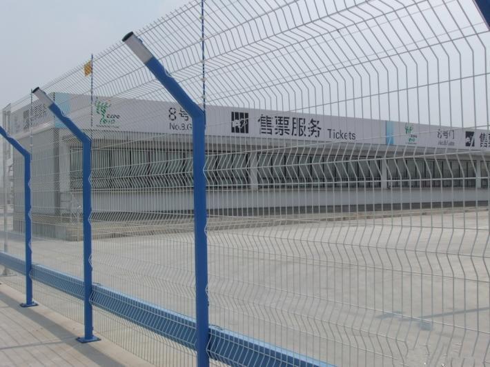 供应西宁曹家堡飞机场安全封闭防护网