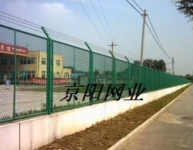 河北安平钢板防护网生产供应商，供应桥梁钢板网，钢板护栏网厂家制造图片