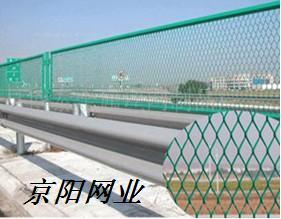 供应钢板围栏网生产供应商，供应氧化铝板网，镀锌钢板网图片