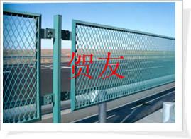 供应钢板网防眩网，桥梁护栏网图片